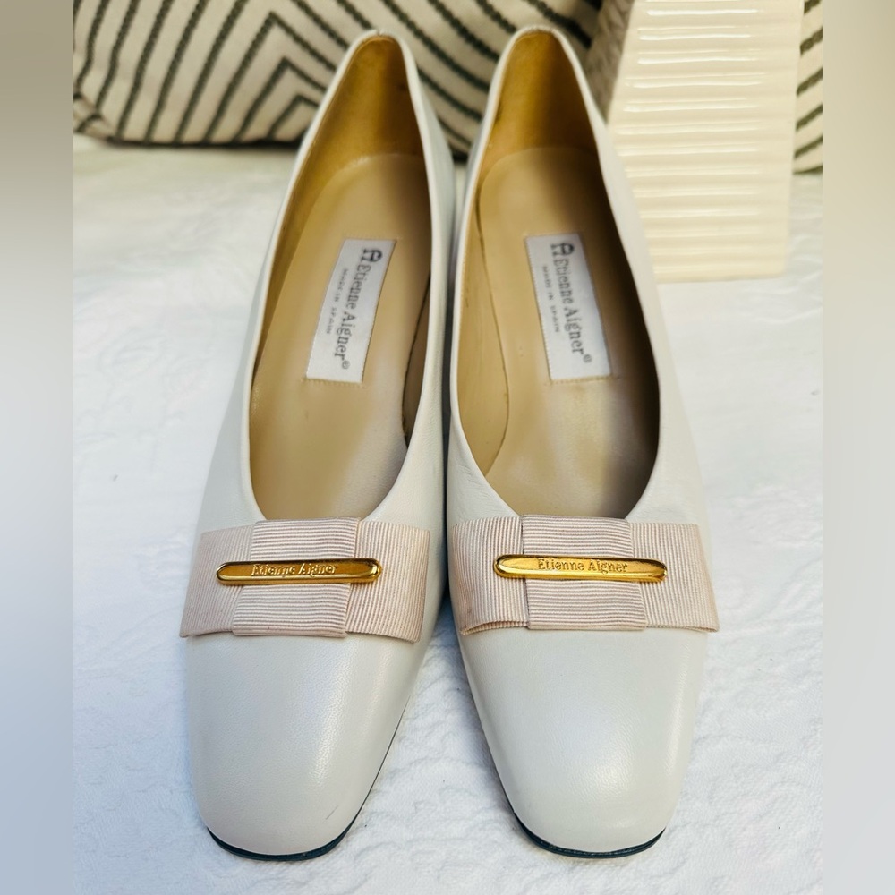 Etienne Aigner Savannah White Leather Pump, Size 9N